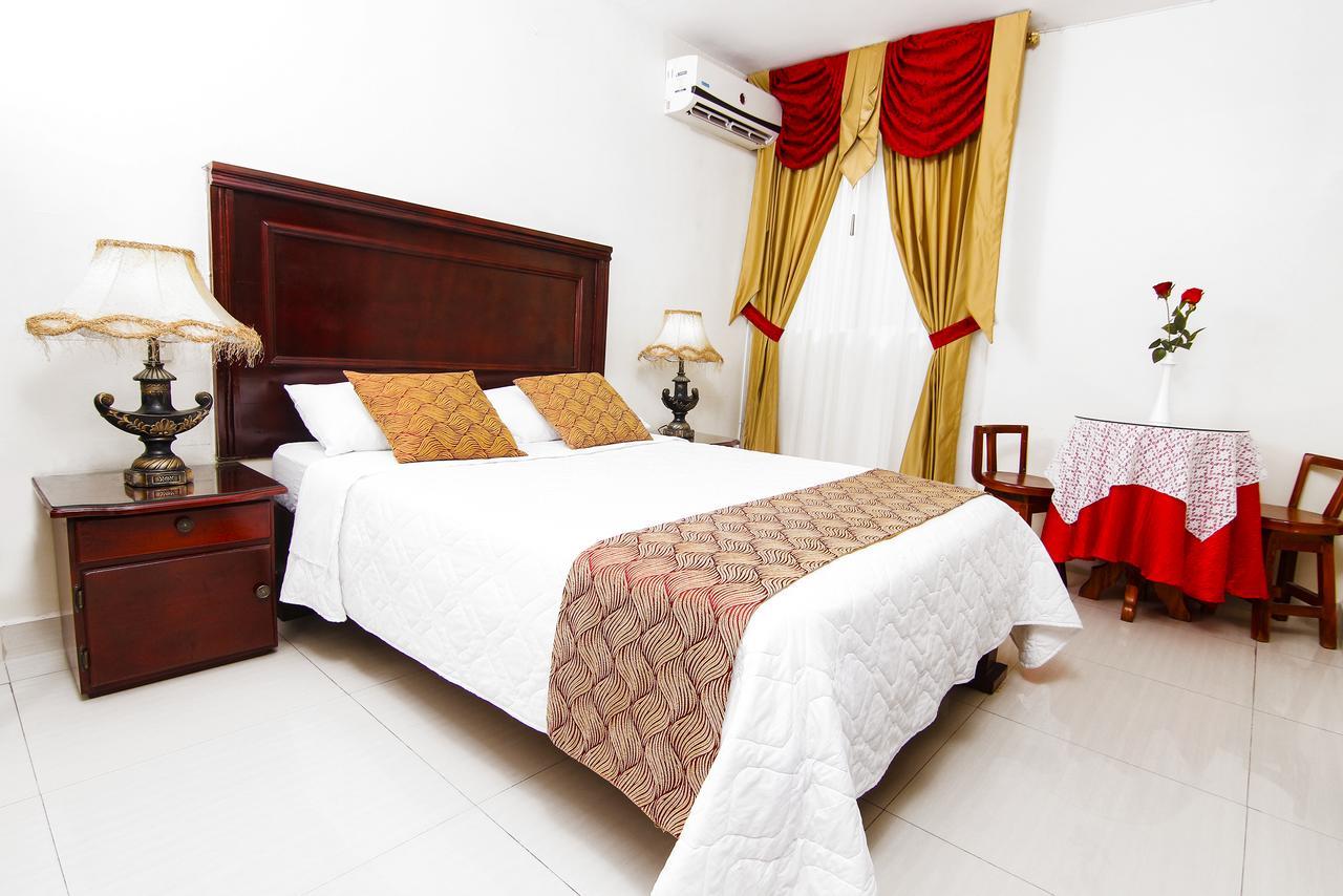 Hotel Flor De Liz กวายากิล ภายนอก รูปภาพ