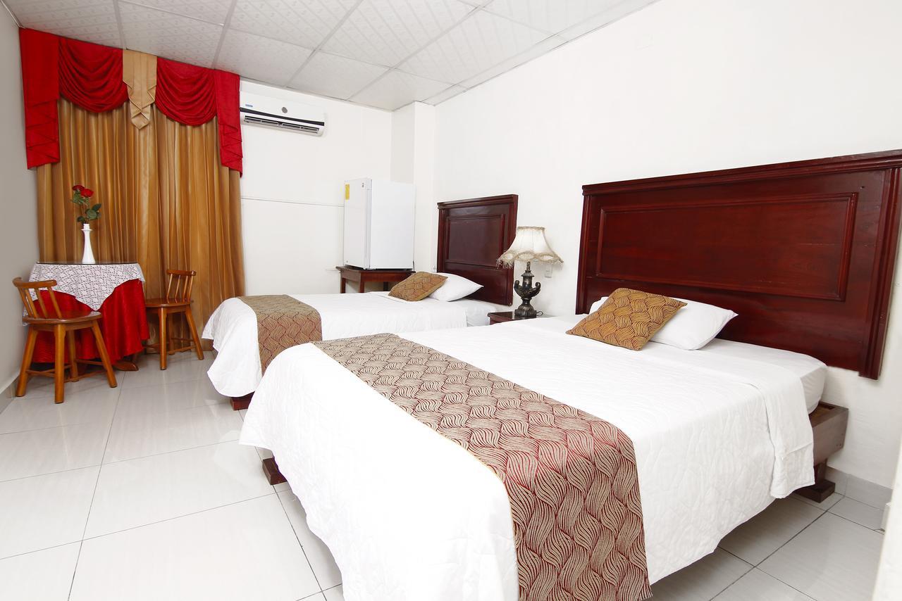 Hotel Flor De Liz กวายากิล ภายนอก รูปภาพ