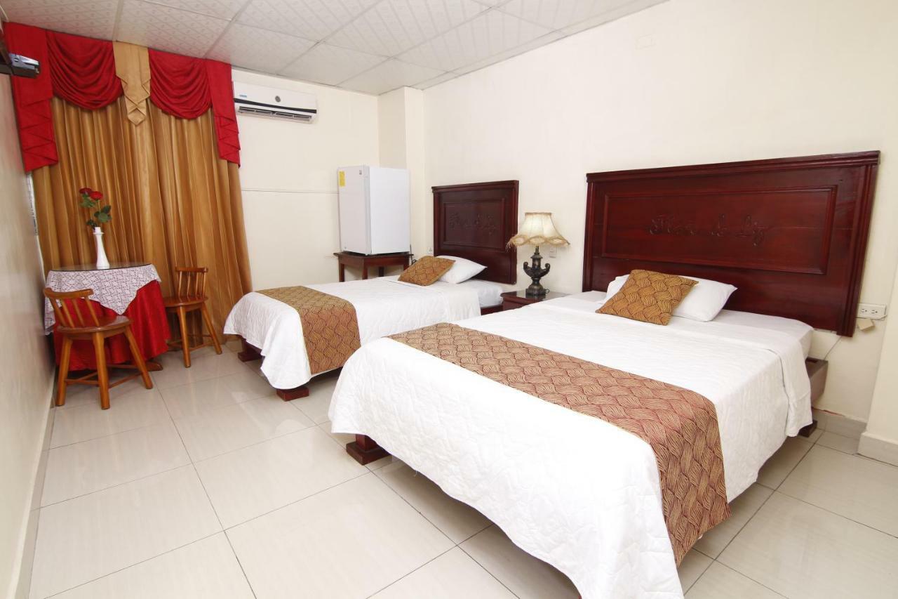 Hotel Flor De Liz กวายากิล ภายนอก รูปภาพ